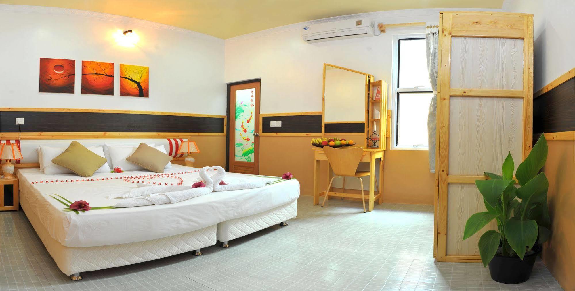 Arora Inn Maafushi Extérieur photo